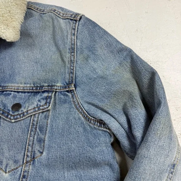 Levi Strauss Sherpa Lined Denim Jacket - Womens L Light Wash Trucker Warm‎ - Picture 2 of 8
